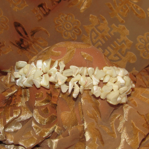 Mother of Pearl Chip Chunk Stretch Bracelet